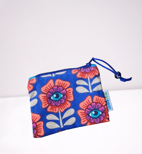 Etui oog met binnenvoering medicatie blauw oranje rood bloem make up lipstick klein geld penpasjes