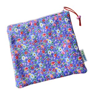 Etui bloemen paars lila gevoerd en verstevigd make up medicatie geld pasjes pennen opladers