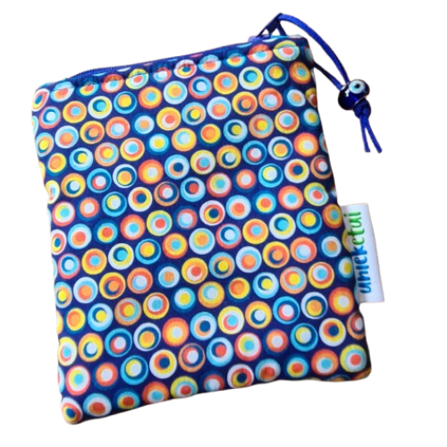 Etui gekleurde stippen gevoerd en verstevigd pasjes geld make up lipstick oogdruppels medicatie